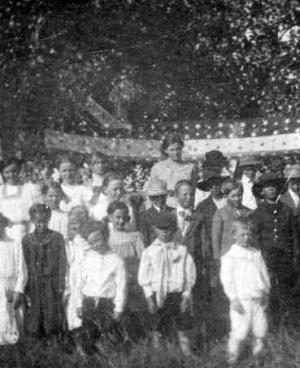 1910 Parochial School Picnic at Hustad Farm